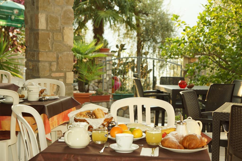 Hotel Augusta Garni Limone sul Garda Chambre photo